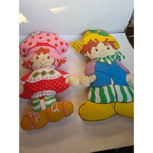 Kids vintage Stuffed Strawberry Shortcake Dolls collectors